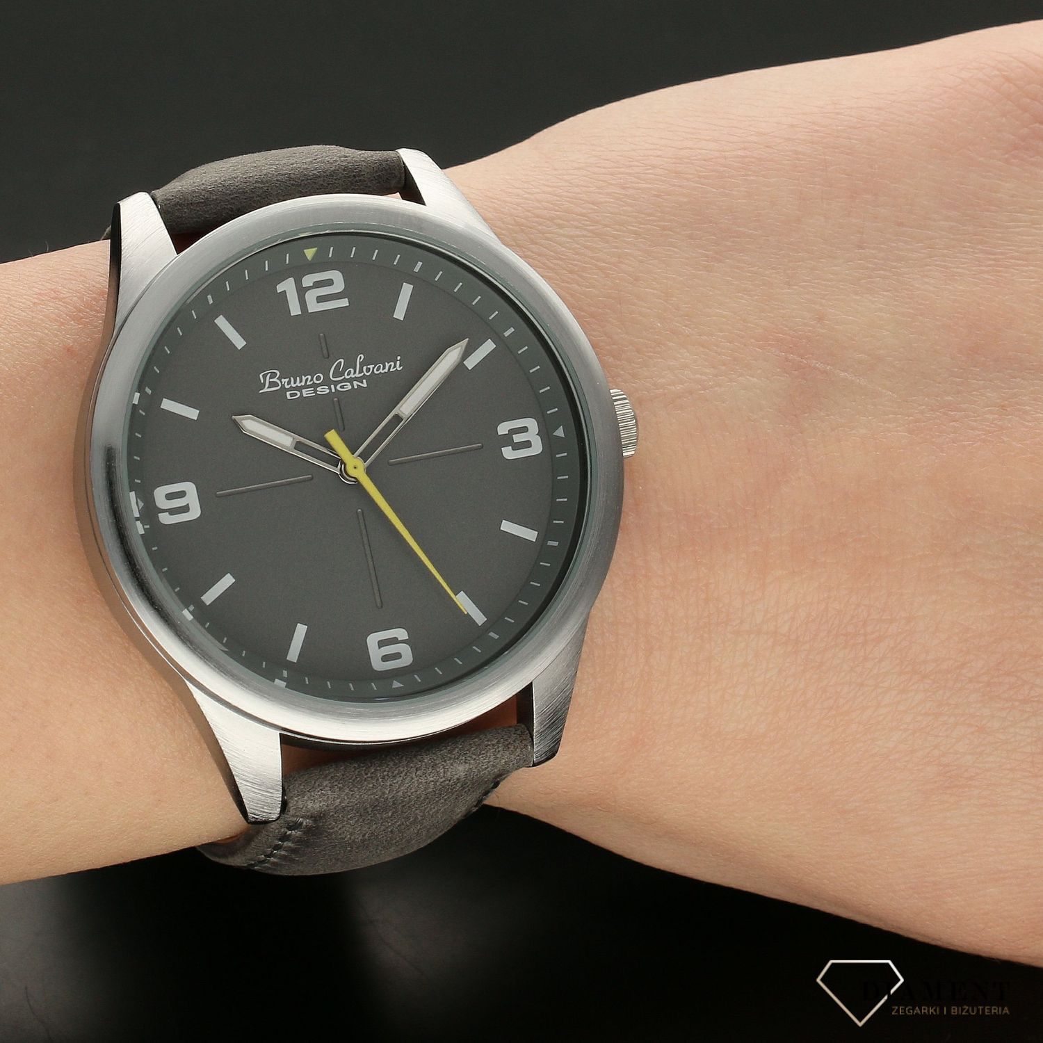 Zegarek męski Bruno Calvani BC90273 Silver szary pasek. Zegarek męski w kolorze szarym wykonany z najwyższej jakości skóry. Tarcza zegarka w kolorze szarym z białymi indeksami i cyframi w kolorze białym (4).jpg